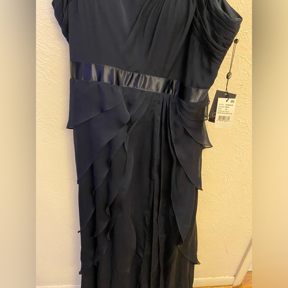 Adrianna Papell dress - Picture 2 of 11